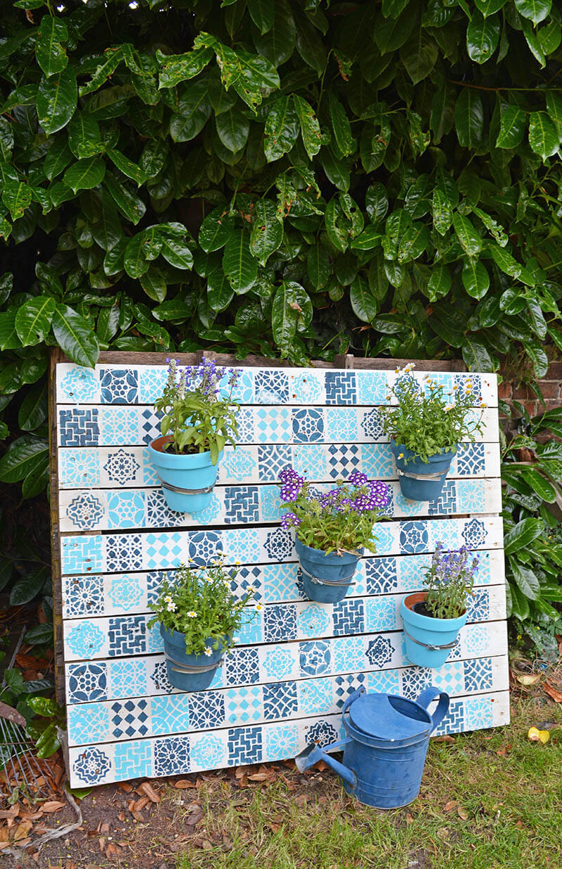 DIY Stenciled Moroccan-Style Pallet Garden