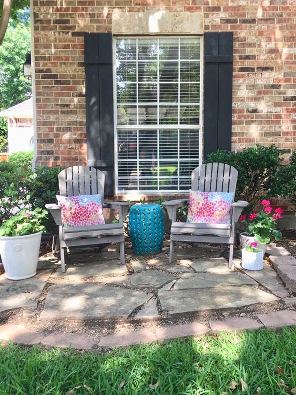 Cute Backyard Rest Area is Pleasant