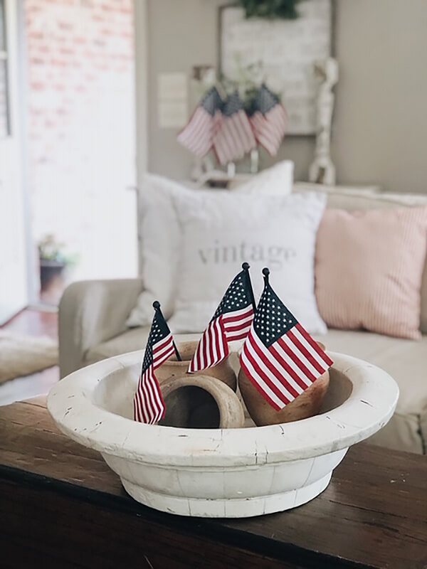 Simple Patriotic Flag Centerpiece Idea