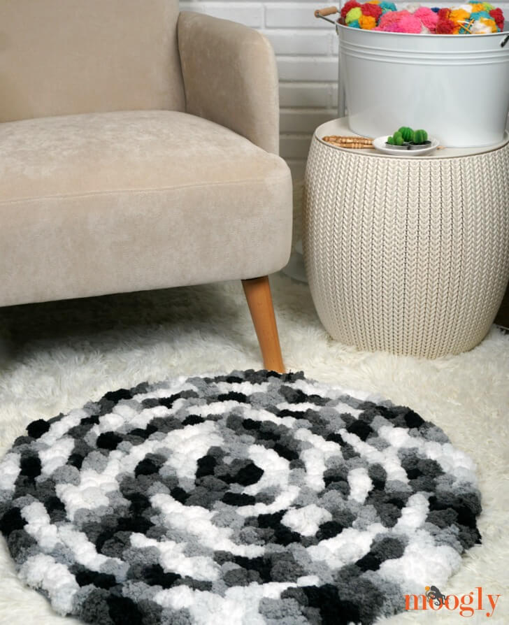 Colored Plush Pom Pom Rug