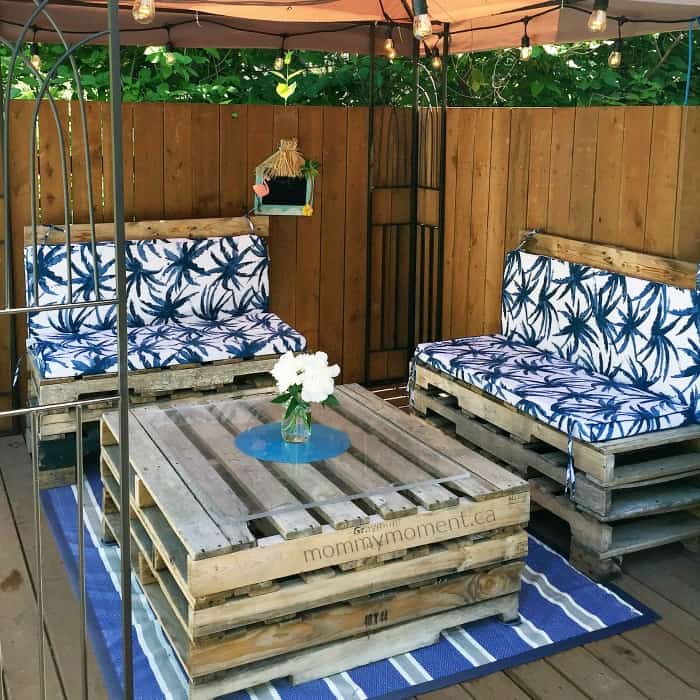 Outdoor Living Room Pallet Furniture