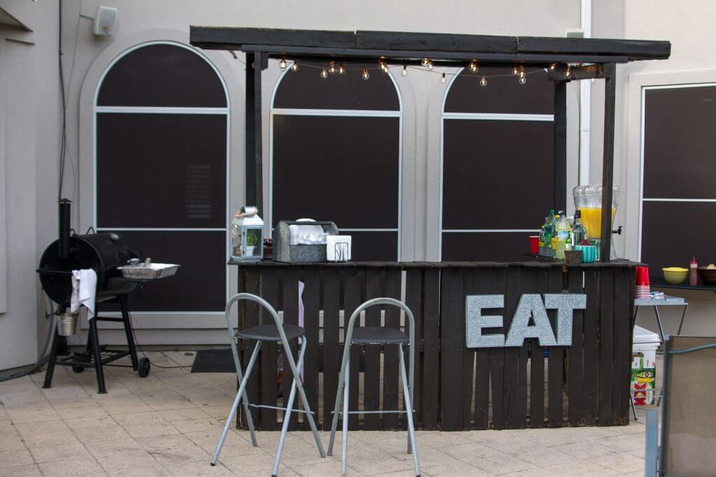 Painted Black Outdoor Bar from Pallets