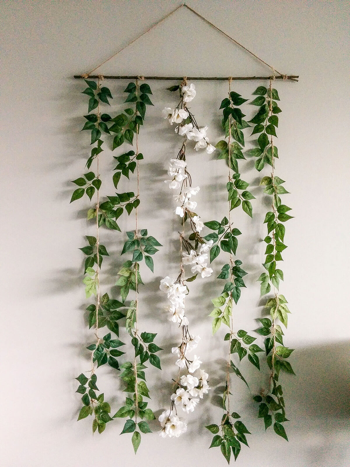 Gorgeous DIY Floral Garland for A Rustic Touch