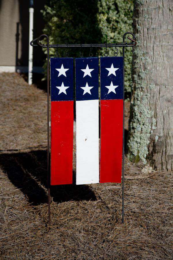 Patriotic DIY Pallet Garden Flag