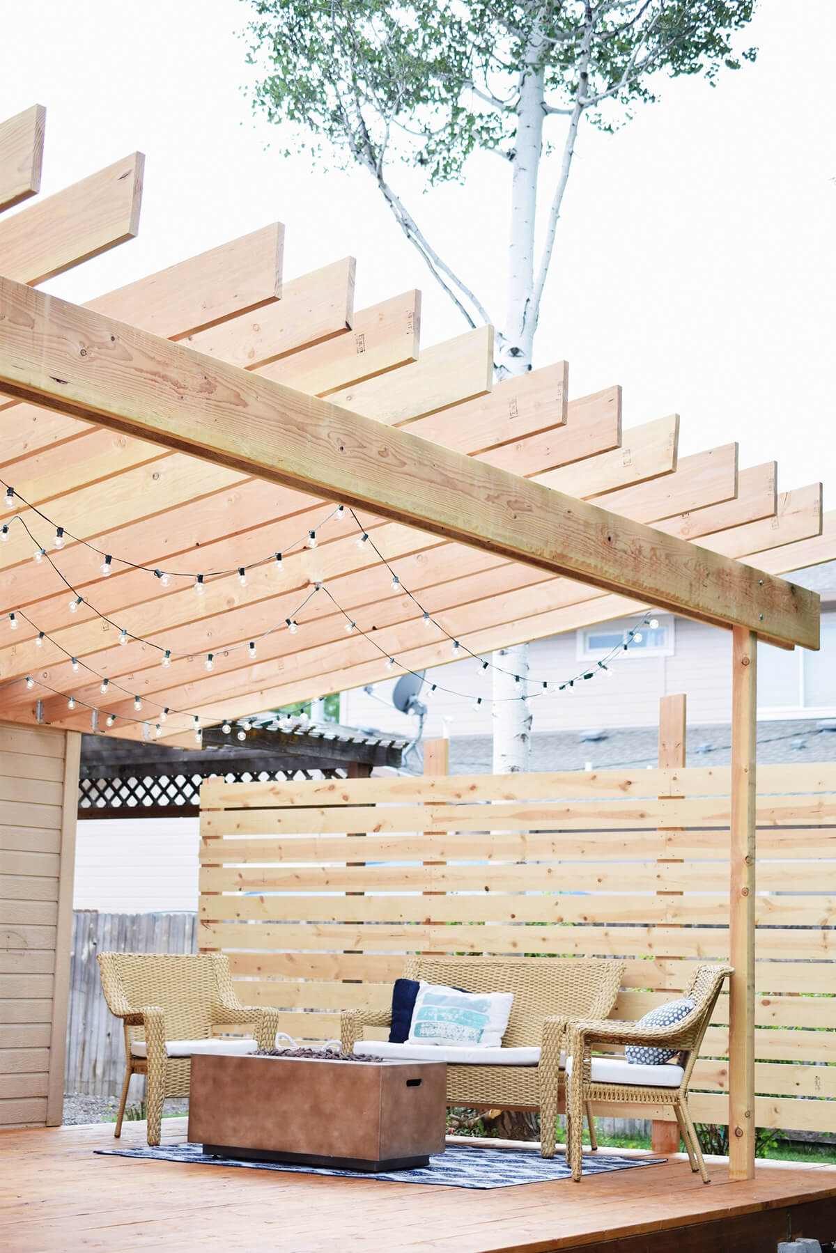 Amphitheater Patio Deck for an Incredible Outdoor Retreat