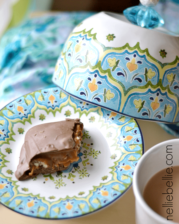 DIY Bowl and Saucer Domed Cupcake Stand