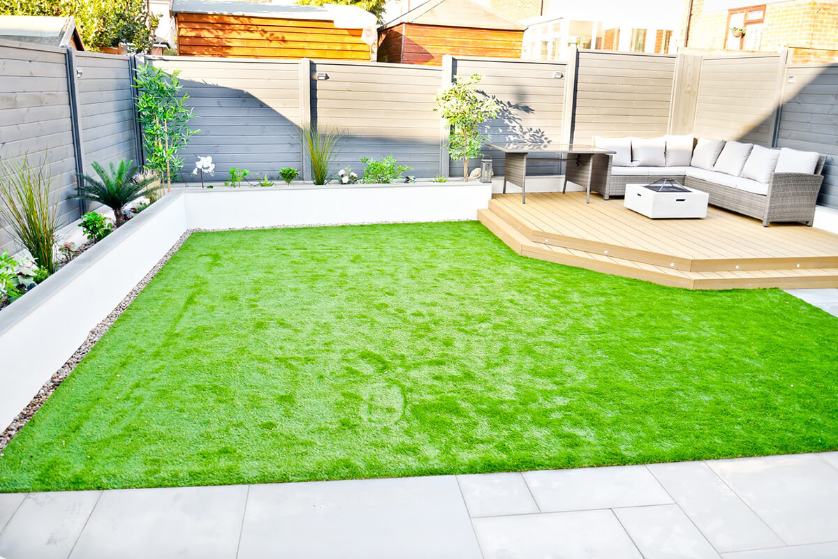 Spacious Modernized Deck and Garden Bed