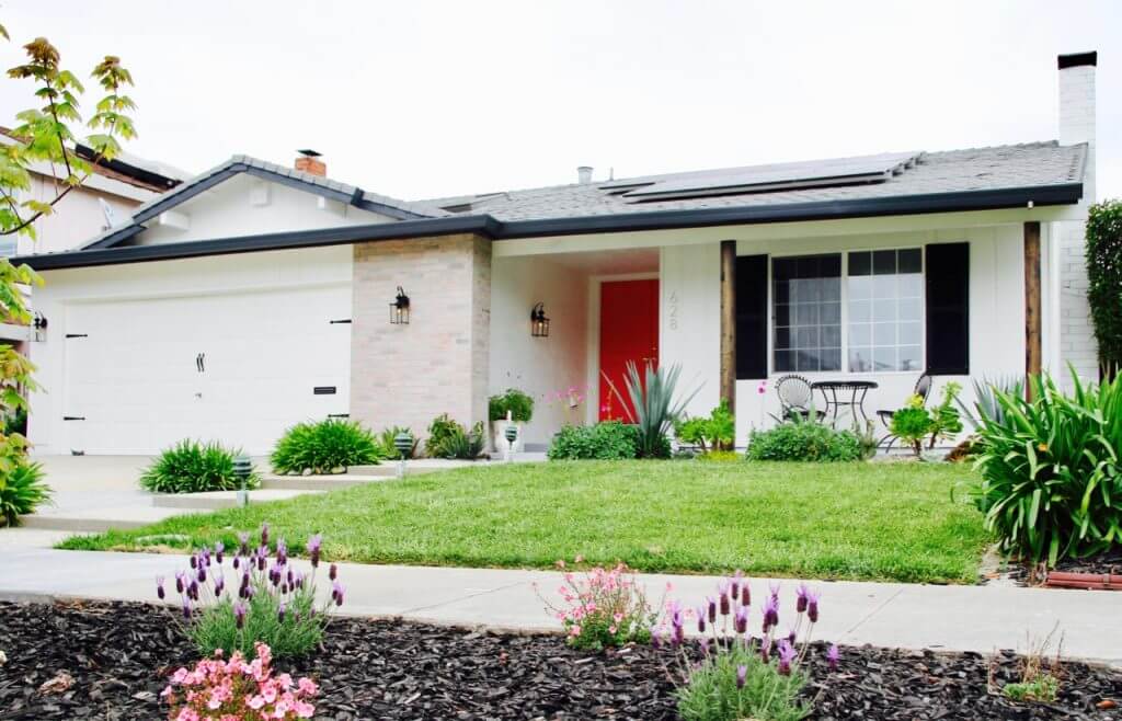 Beautiful Retro Front Yard Garden