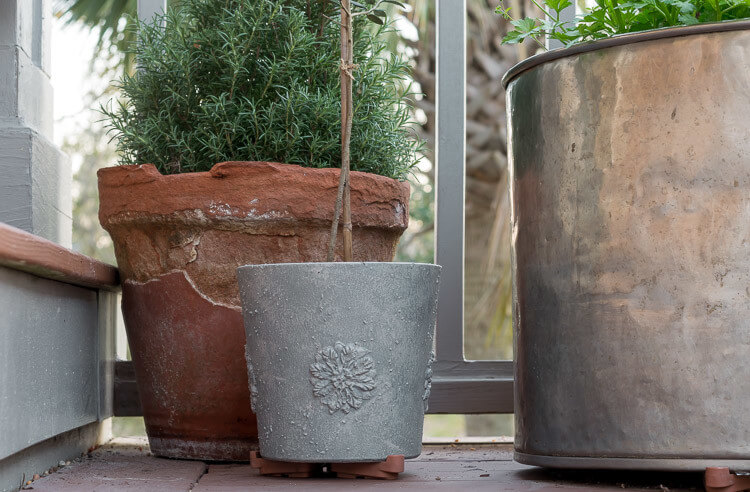 Faux Concrete Finish for your Favorite Pots