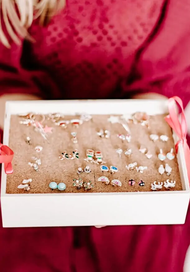 Cute DIY Stud Earring Holder