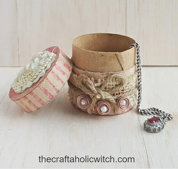 DIY Toilet Paper Roll Jewelry Box