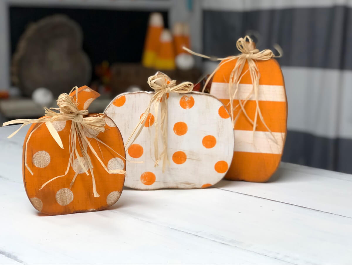 Wood Shaped Pumpkin Painting Décor