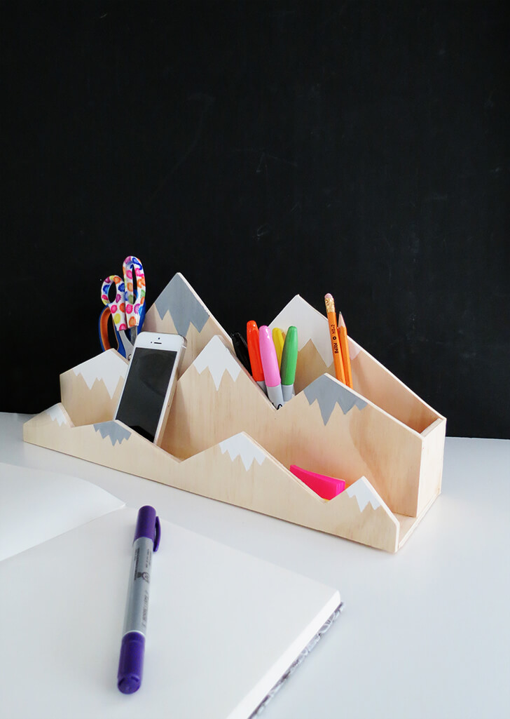 Artistic Mountain Theme Desk Organizer