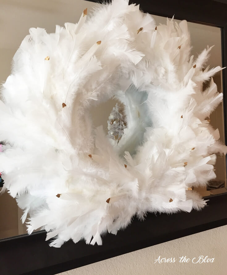 Chic White Feather Wreath Design