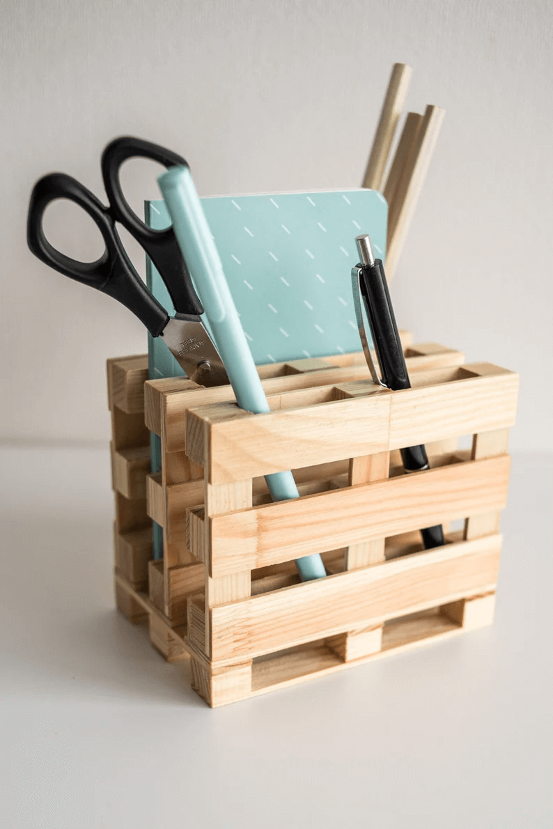 Adorably Rustic Miniature Pallet Pencil Organizer